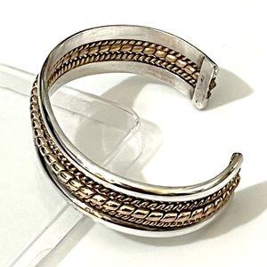 👑 Signed - Tahe, Navajo. Vintage Sterling Silver 12K Gold/GF Wire Twist Cuff
